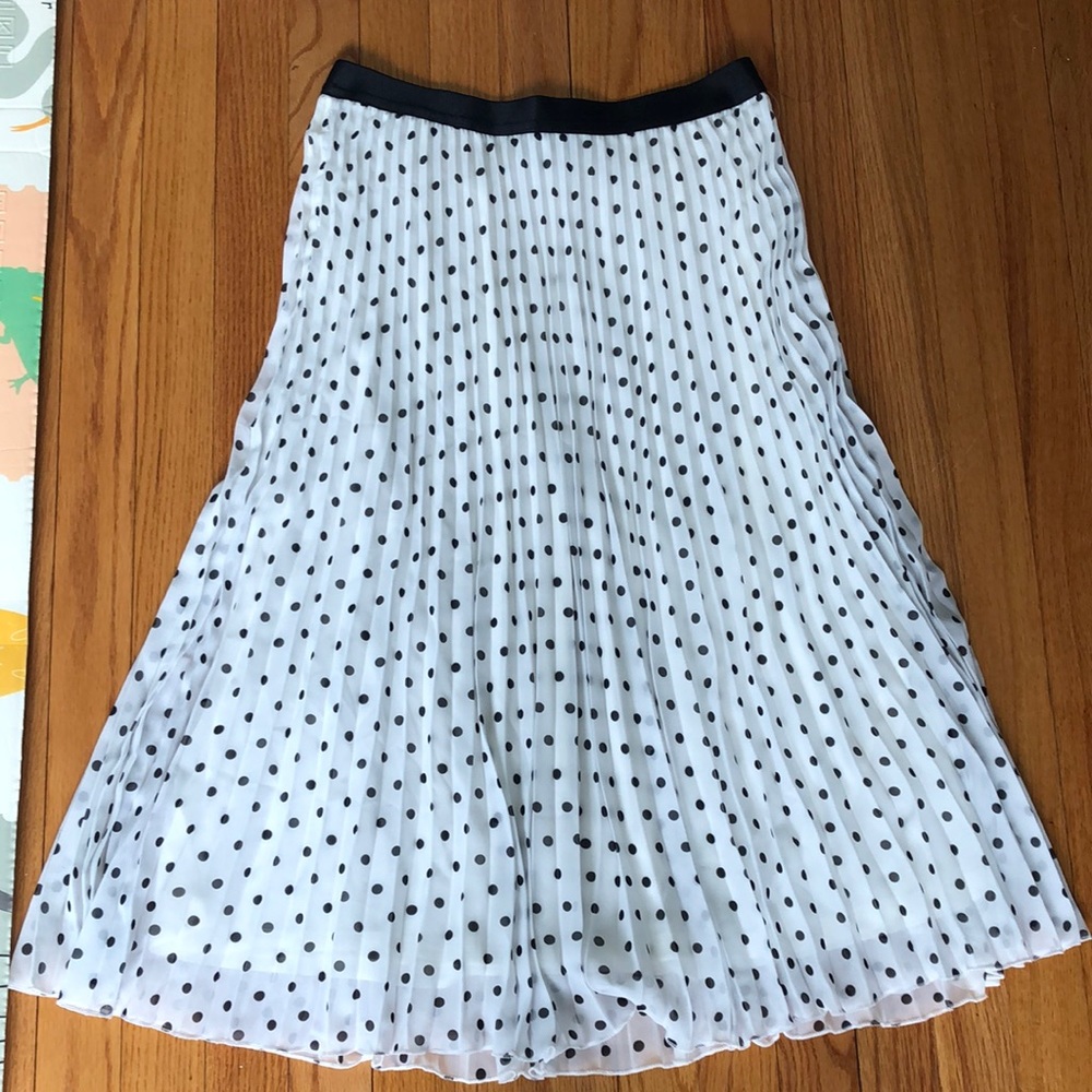 WD.NY white/black polka dot pleaded skirt with inner lining in size M